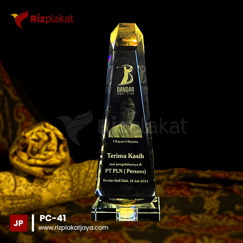 Plakat Kristal PT PLN Persero