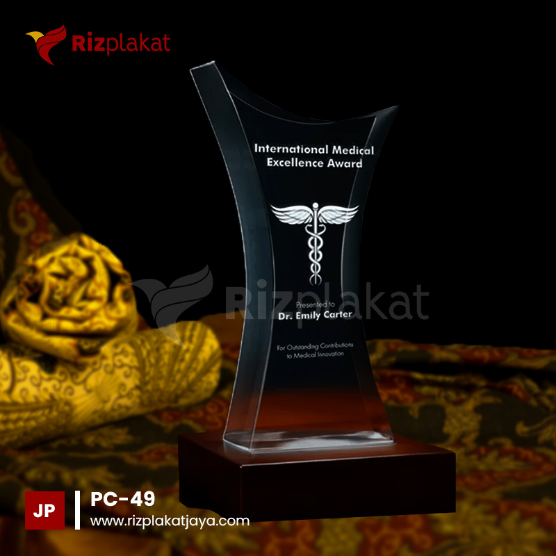 Plakat Kristal Penghargaan Dokter