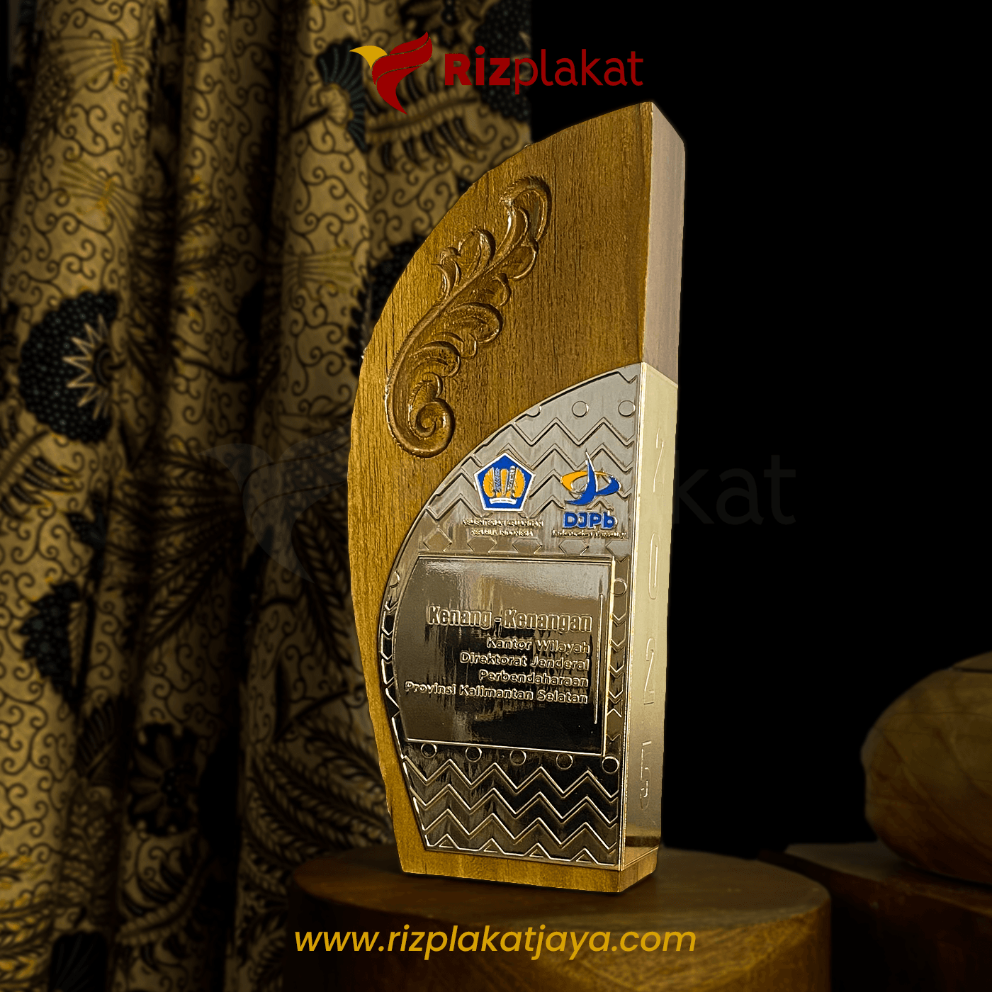 PLAKAT KAYU DEWANI DJPb