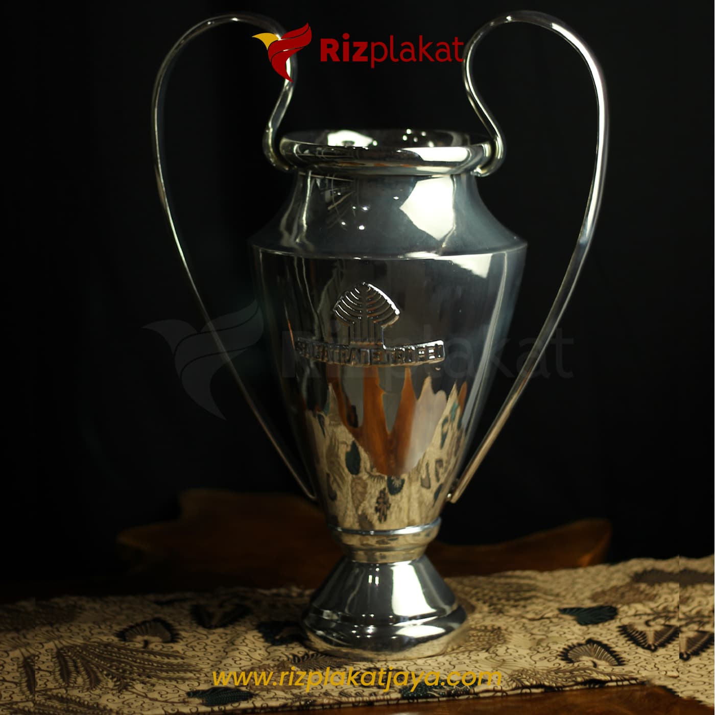 Plakat Logam Trophy