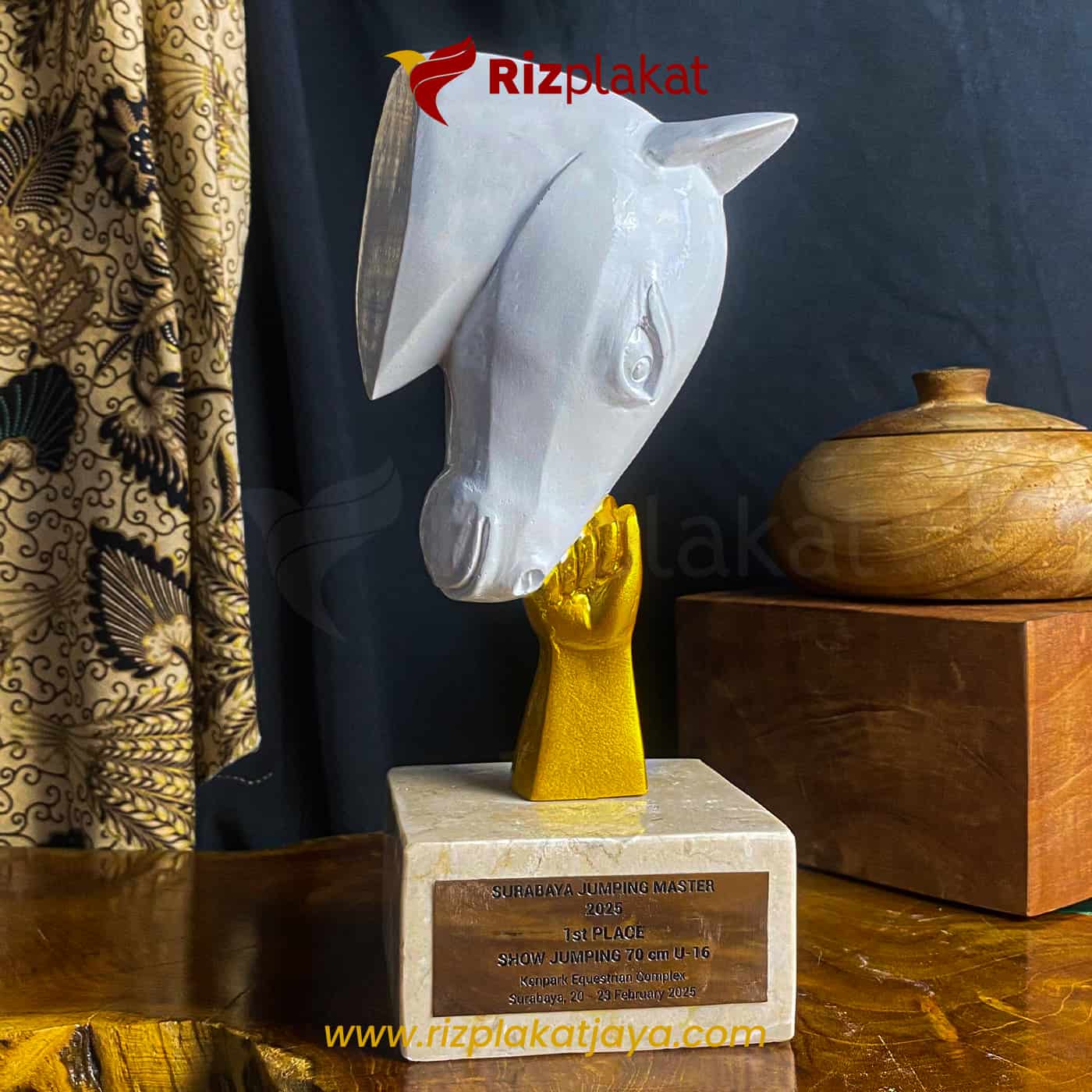 Plakat Penghargaan Fiber Kepala Kuda Custom Champion Award