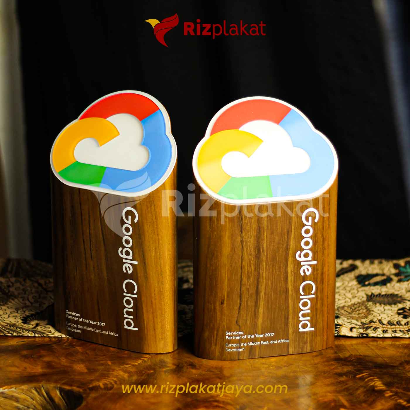 Plakat Penghargaan Kayu Google Cloud – Corporate Technology Award Premium