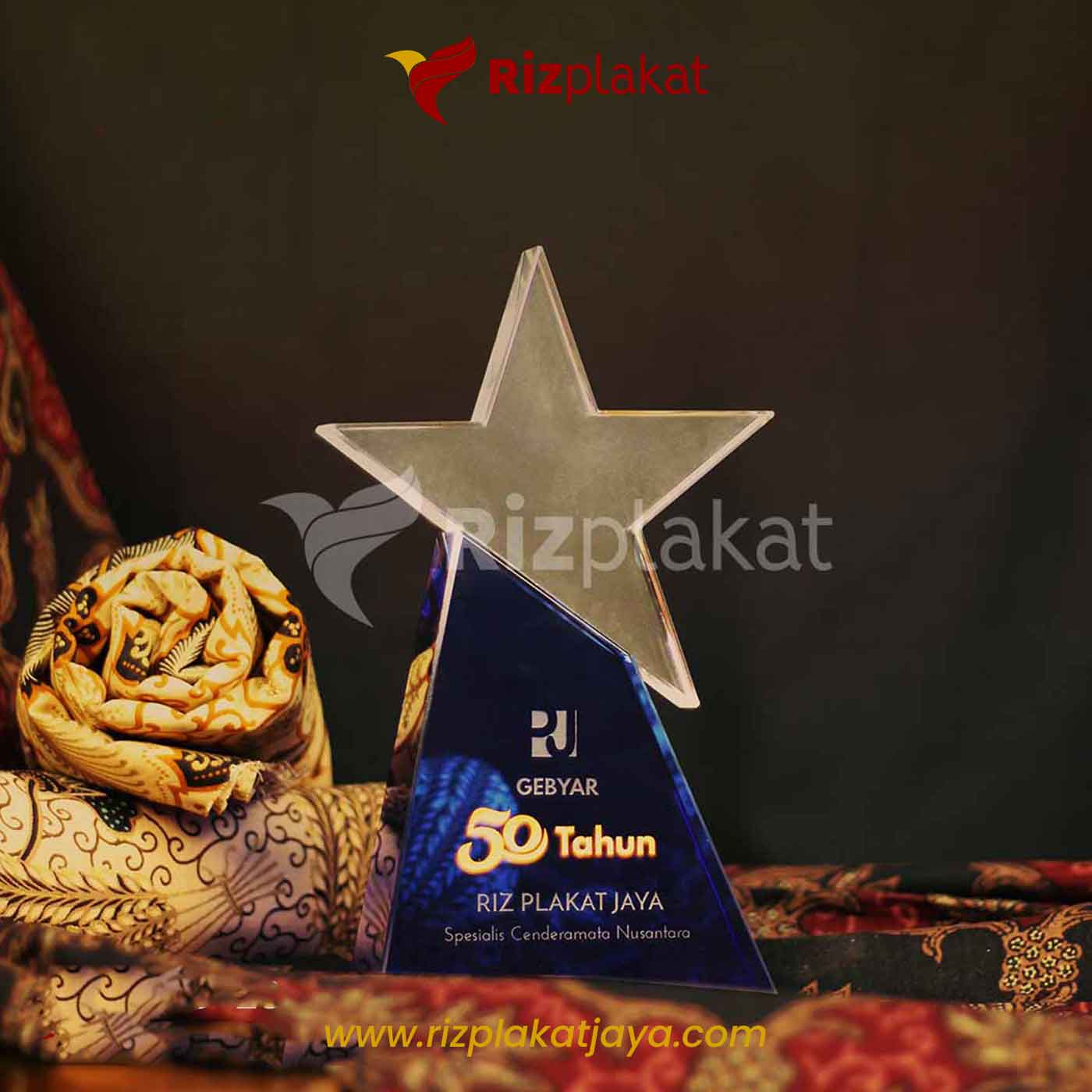 Plakat Penghargaan Kristal Eksklusif Bentuk Bintang Elegan