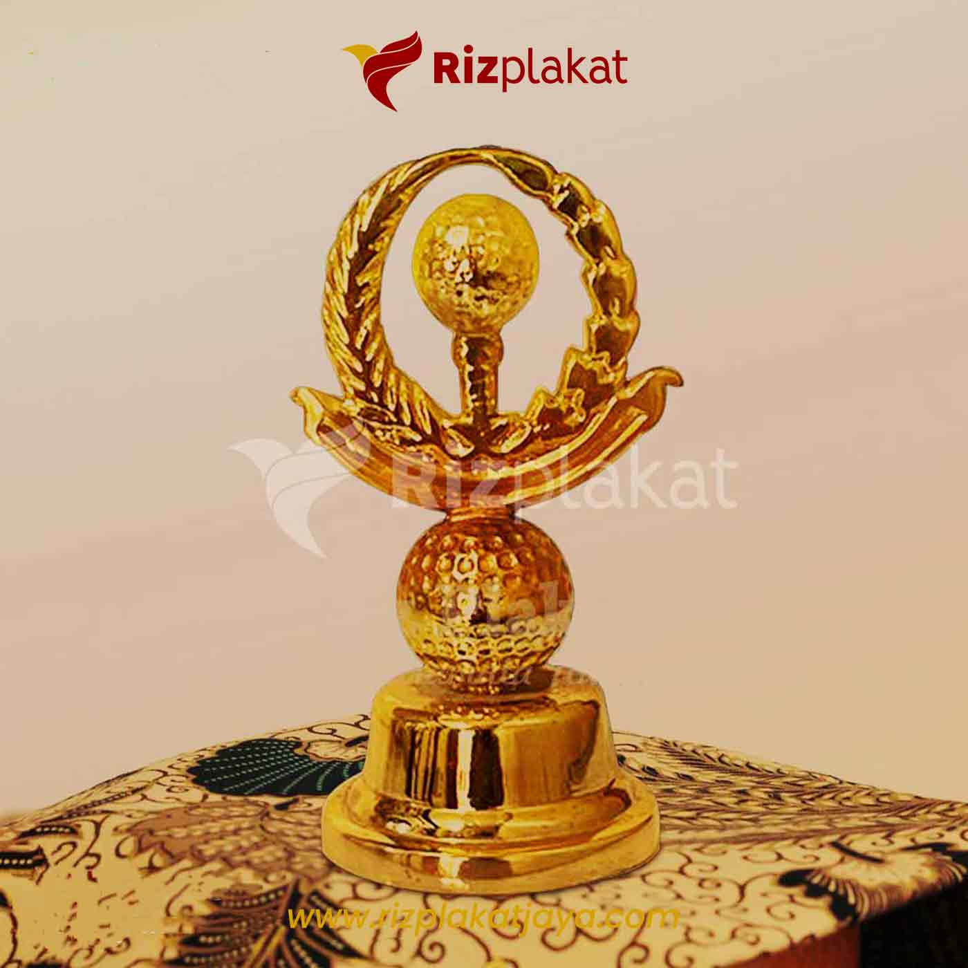 Piala Golf Mini Gold Trophy Desain Elegan