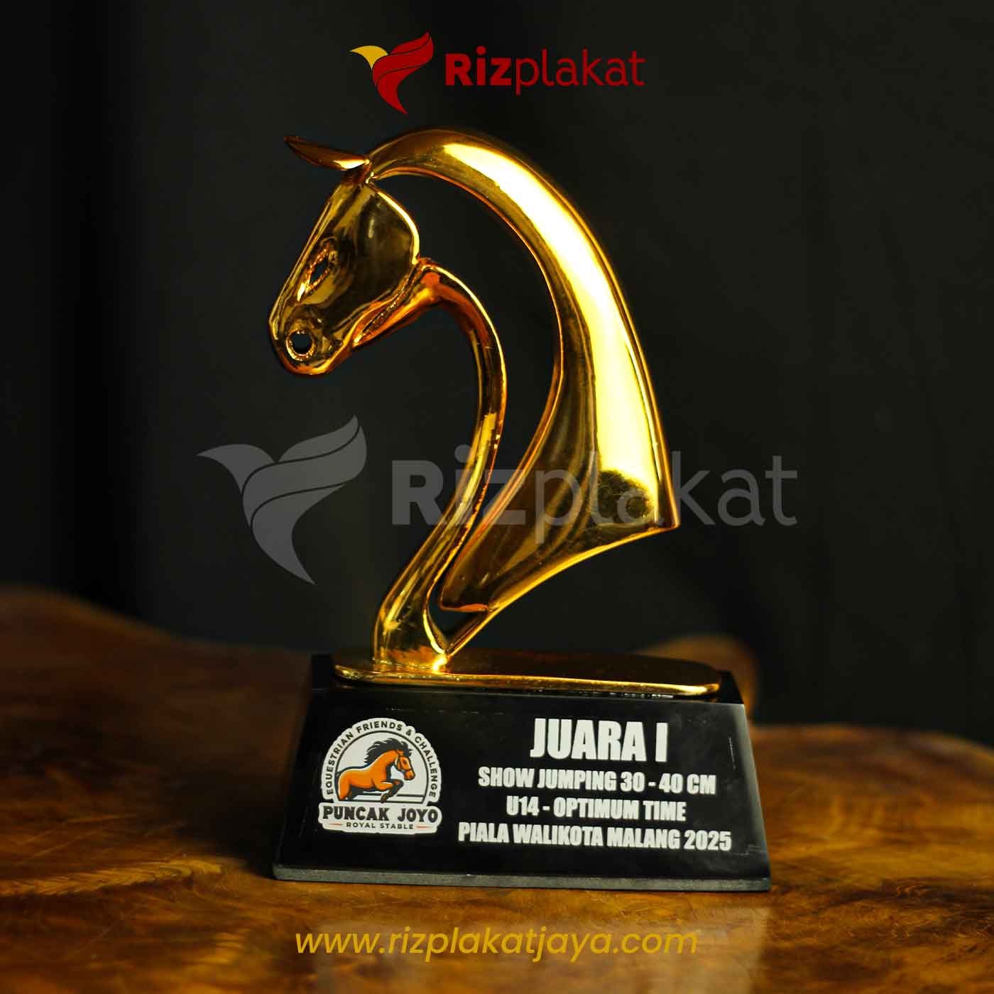 Piala Kuda Emas Juara Kompetisi Equestrian Eksklusif